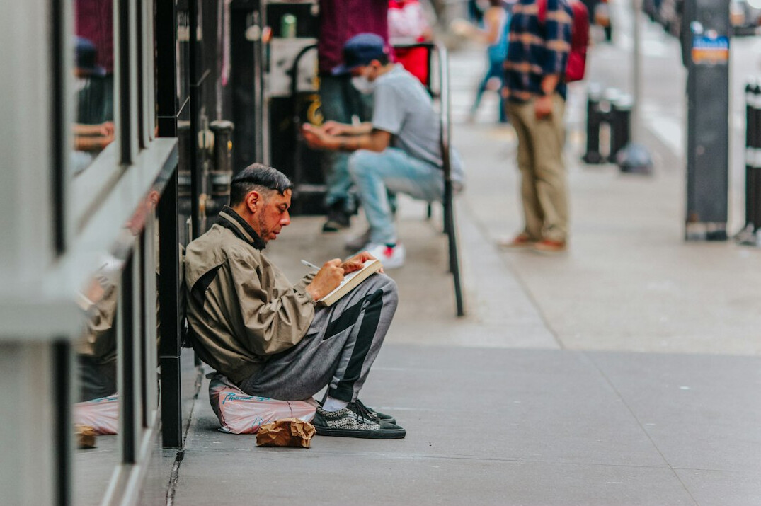 newspaper reading crowd
